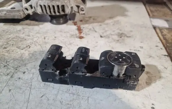 Ford Ecosport Electric window control switch GN1514A132MB
