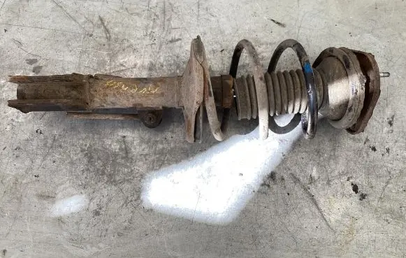 Toyota Avensis T250 Front shock absorber/damper