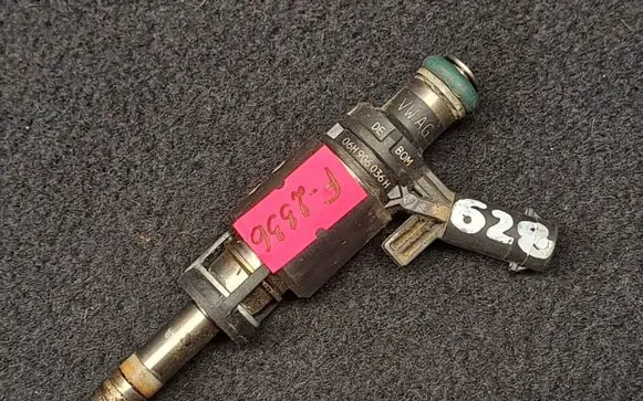 Skoda Yeti (5L) Fuel injector 06H906036H