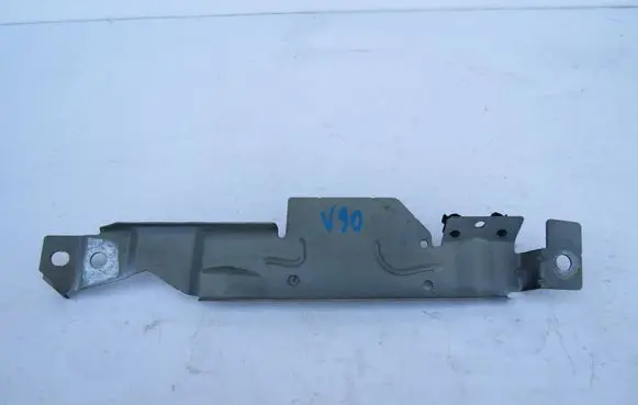 Volvo S90, V90 Fender mounting bracket 31416626