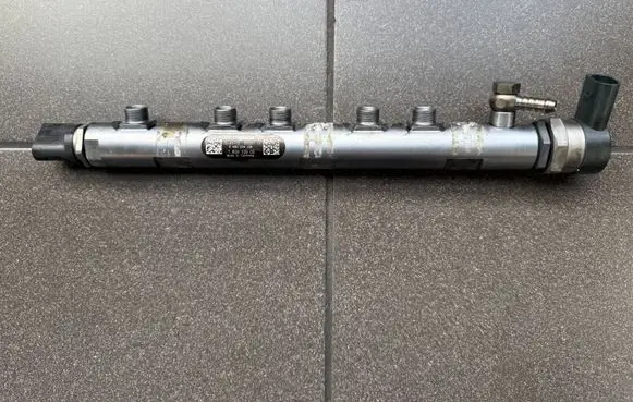 BMW 3 E90 E91 Fuel main line pipe 0445214184