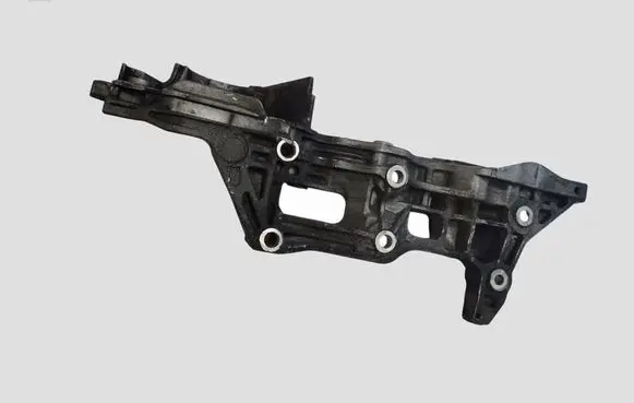 Volkswagen PASSAT B8 Generator/alternator bracket 04L903143