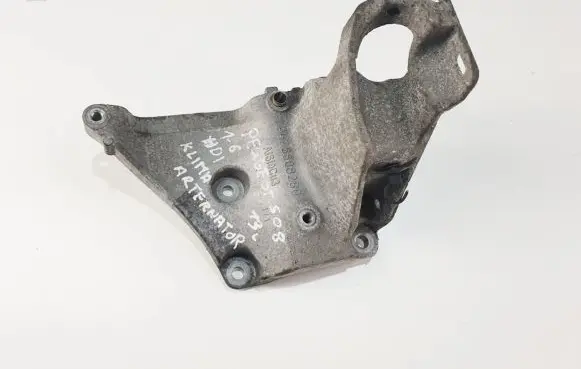 Peugeot 508 Generator/alternator bracket 