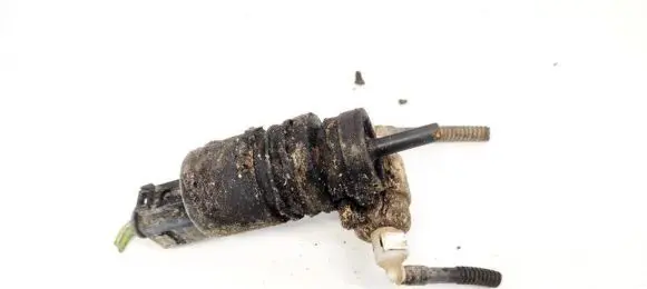 Volkswagen PASSAT B6 Windscreen/windshield washer pump