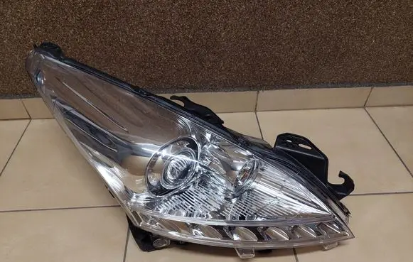 Peugeot 5008 Headlight/headlamp 89906210
