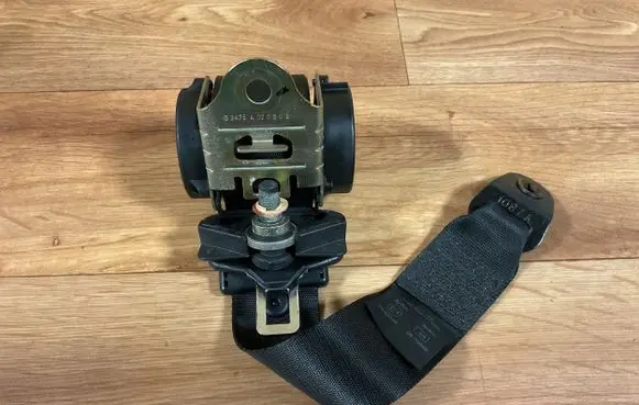 Mini One - Cooper R50 - 53 Rear seatbelt 7055962 0430048 530101002