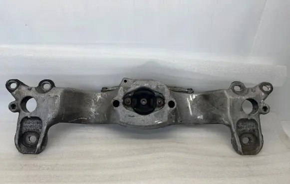 Gearbox mounting bracket