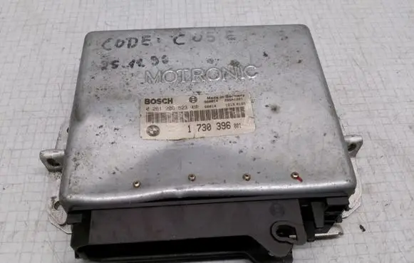 BMW 7 E32 Engine control unit/module 0261200523 1730396