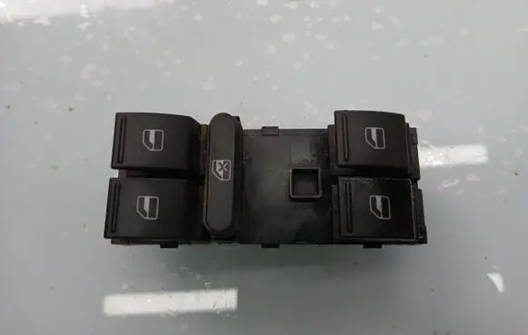 Volkswagen PASSAT B6 Electric window control switch 1K4959857A