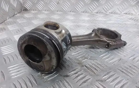 Volkswagen Golf IV Piston with connecting rod 27137946V200 038GDE