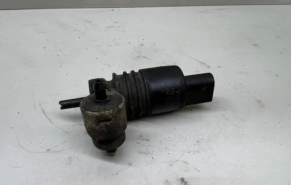 Volkswagen PASSAT B6 Windscreen/windshield washer pump 1T0955651A