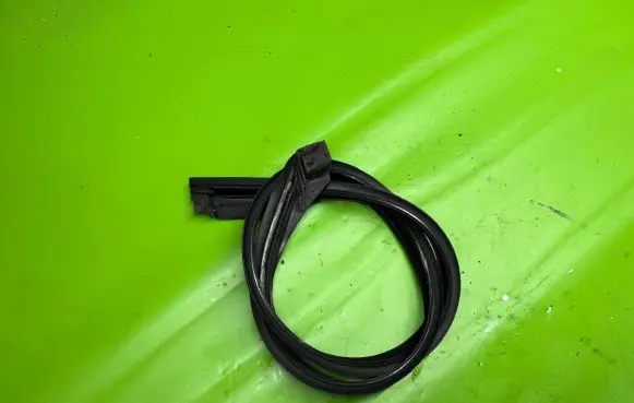 BMW 5 E60 E61 Rubber seal front door (on door) 7057508