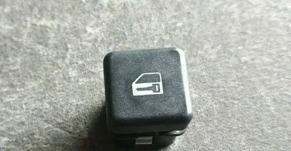 BMW 5 E39 Central locking switch button 8360828