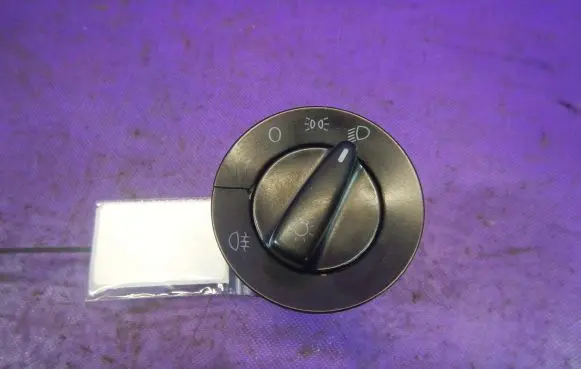 Volkswagen Golf IV Light switch 1C0941531