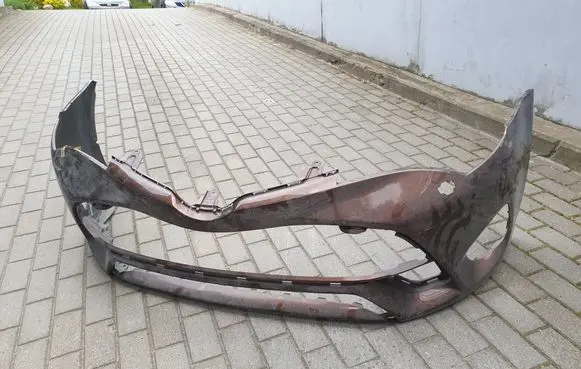 Toyota Avensis T270 Front bumper 5211905922