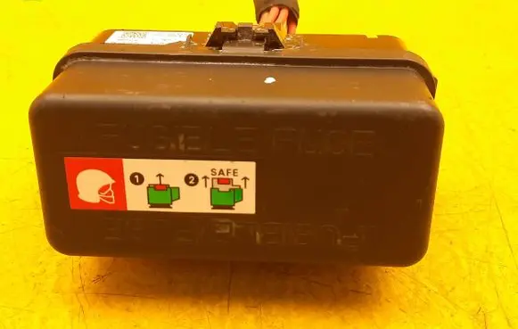 Citroen C5 Aircross Fuse box set 9820725480