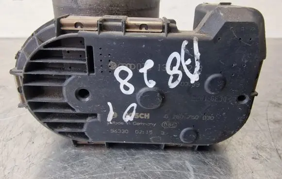 Audi A8 S8 D2 4D Throttle valve 078133062B