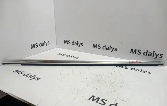 Mercedes-Benz ML W166 Front door glass trim molding A1667250165 1667250165
