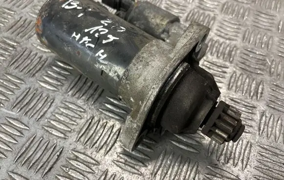 Volkswagen PASSAT B7 Starter motor