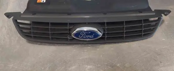Ford Focus Front bumper upper radiator grill 8M518200