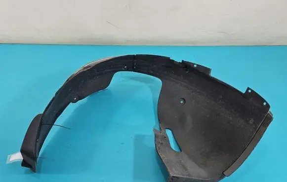 Front wheel arch liner splash guards