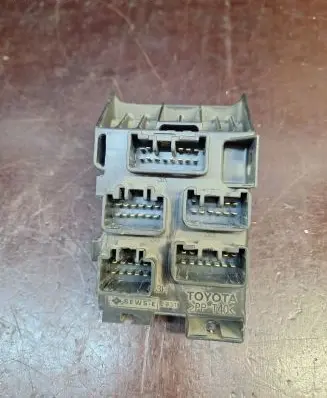 Toyota Corolla Verso AR10 Fuse box set 088273405030