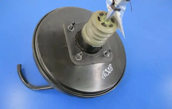 Dacia Sandero Brake booster 8200941229