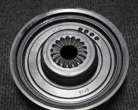 Audi Q3 8U Crankshaft pulley 04C105243D