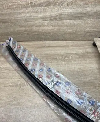 Citroen C5 Front door rubber seal 9334C2