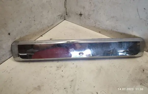 Trunk door license plate light bar