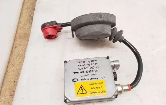 BMW 5 E39 Headlight ballast module Xenon 5DV00776043 30859759