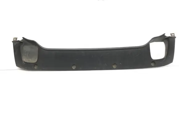 Front bumper lip