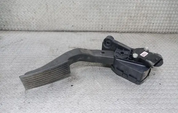 KIA Venga Accelerator throttle pedal 327261P200 327001P100