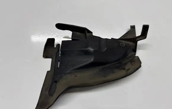 Volvo V70 Intercooler air guide/duct channel 31383023