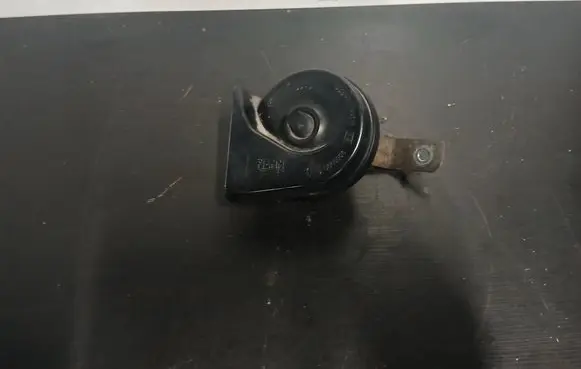 Volvo V70 Horn signal A046522
