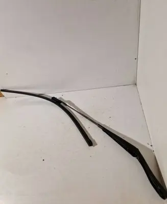 Volvo XC60 Front wiper blade arm 30753525