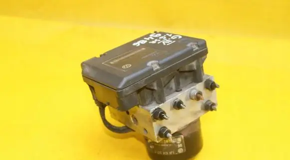 Volkswagen Golf IV ABS Pump 1J0907379G