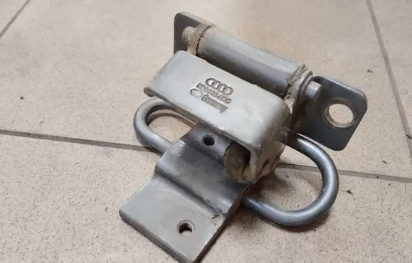 Audi A4 S4 B5 8D Rear door lower hinge 4D0833412C