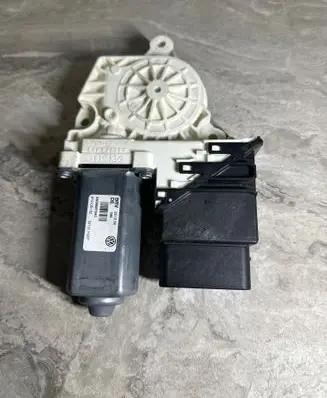 Volkswagen Golf VI Rear door window regulator motor 5K0959704C 914105132 S2101H007