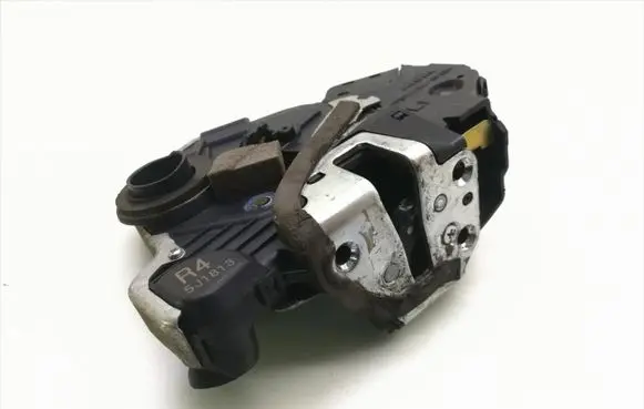 Lexus IS 220D-250-350 Front door lock 5J1813