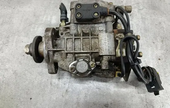 Volkswagen Golf IV Fuel injection high pressure pump 038130107J