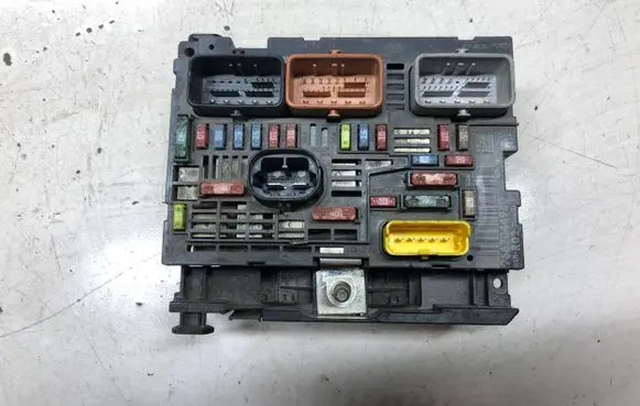 Citroen C5 Fuse module 9667044980