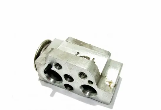 Volkswagen PASSAT CC Air conditioning (A/C) expansion valve 1K0820679