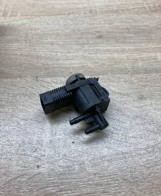 Volkswagen PASSAT B5 Turbo solenoid valve 1J0906283C