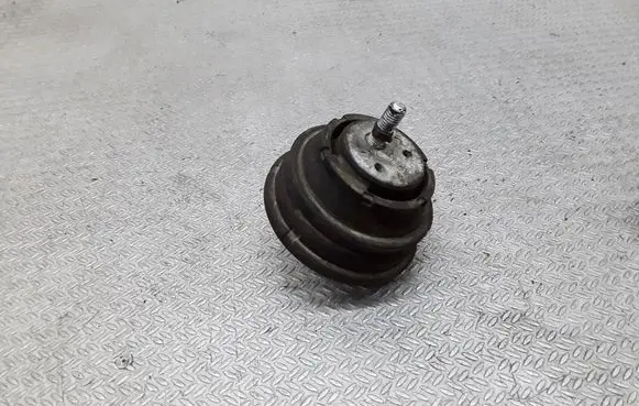 BMW 5 E39 Engine mount bracket
