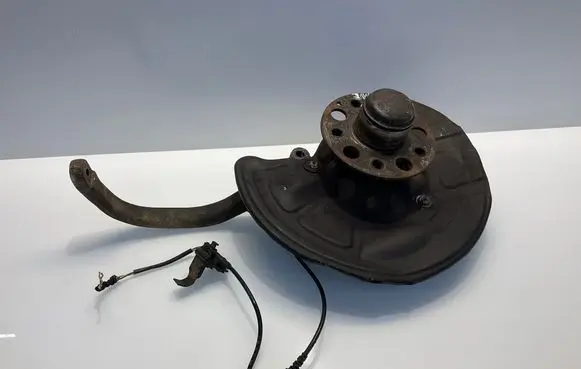 Mercedes-Benz E W211 Front wheel hub A2113306420 2113306420