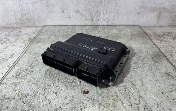 Toyota Auris 150 Engine control unit/module 8966102S50 MB2753004893