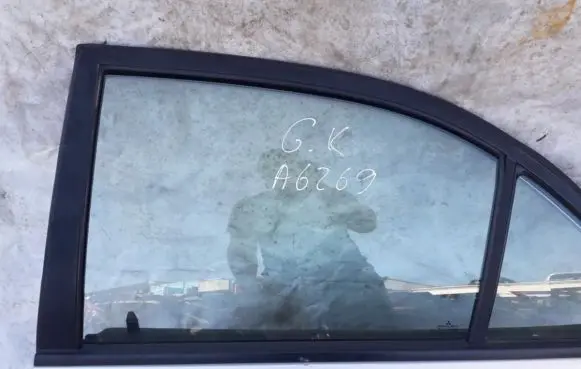 Mitsubishi Carisma Rear door window glass