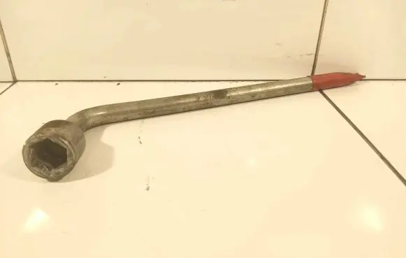 Volvo V70 Wheel nut wrench 9133668