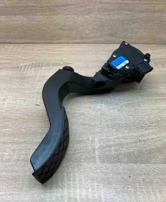 Audi A6 S6 C5 4B Accelerator throttle pedal 8D1723523F 6PV008376